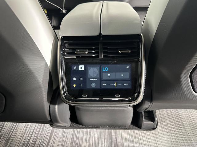 Photo of 2024 LA Silver Rivian R1S