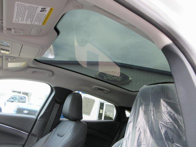 Photo of 2025 Star White Metallic Tri-Coat Ford Mustang Mach-E