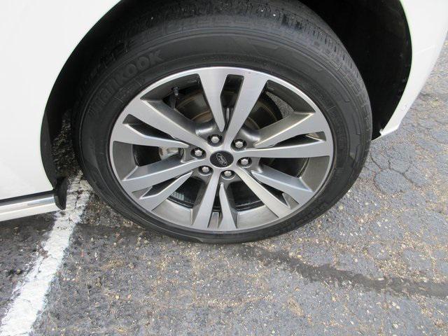 Photo of 2021 Star White Metallic Tri-Coat Ford Expedition Max