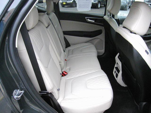 Photo of 2024 Green Metallic Ford Edge