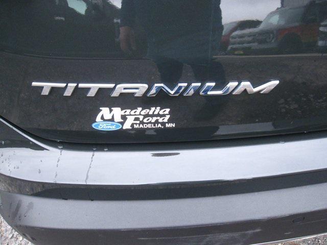 Photo of 2024 Green Metallic Ford Edge