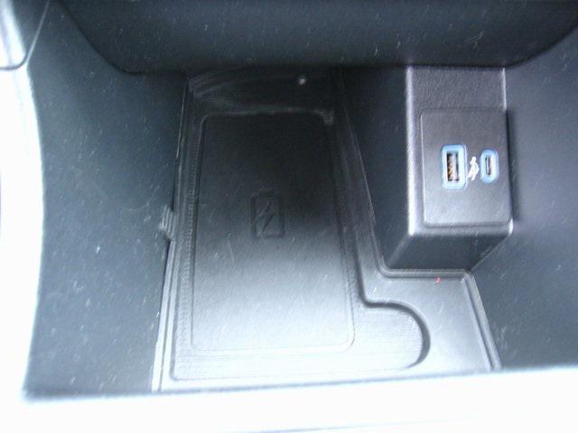 Photo of 2024 Green Metallic Ford Edge