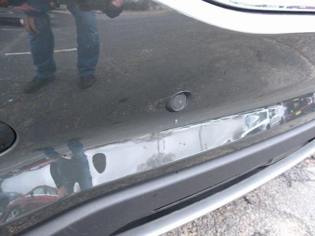 Photo of 2024 Green Metallic Ford Edge