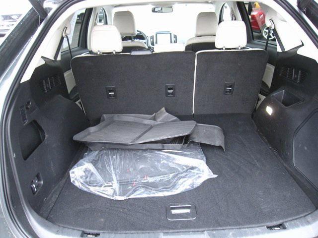 Photo of 2024 Green Metallic Ford Edge
