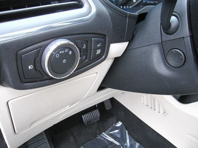 Photo of 2024 Green Metallic Ford Edge