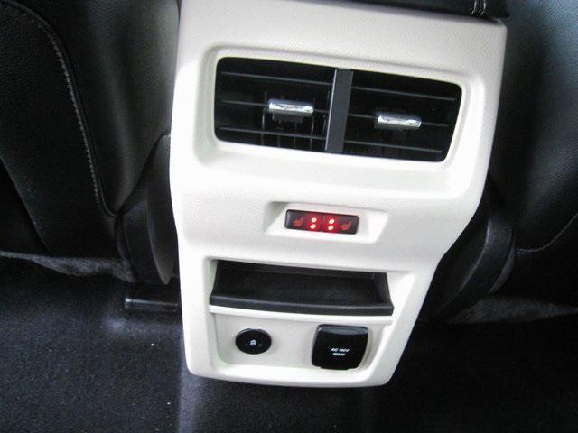 Photo of 2024 Green Metallic Ford Edge
