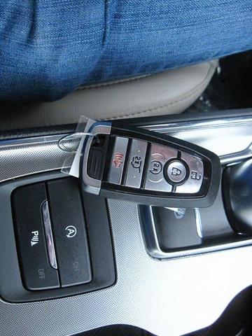 Photo of 2024 Green Metallic Ford Edge