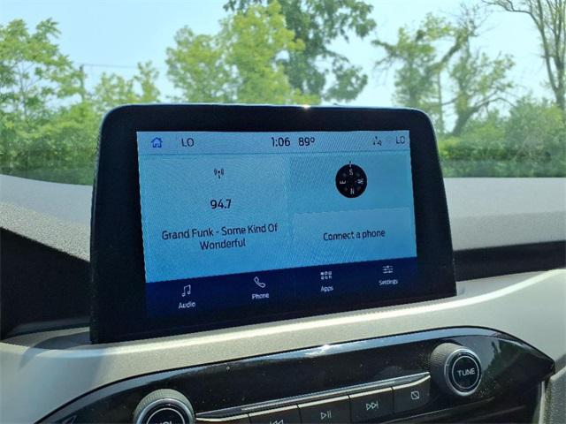 Photo of 2022 Oxford White Ford Escape