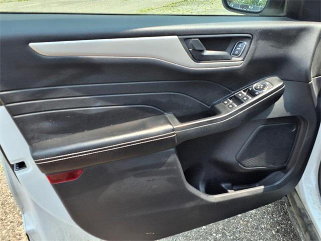 Photo of 2022 Oxford White Ford Escape
