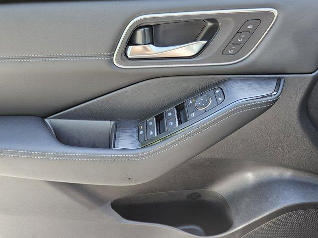 Photo of 2025 Black Nissan Rogue