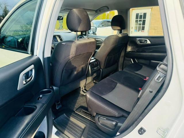 Photo of 2019 Glacier White Nissan Pathfinder
