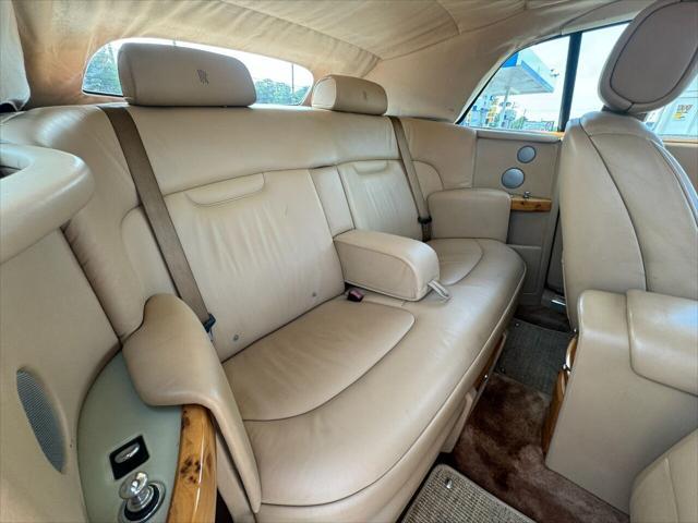Photo of 2010 White / Silver Rolls-Royce Phantom Drophead Coupe