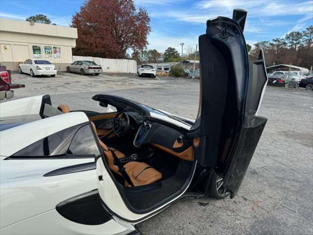 Photo of 2019 Off White / Black McLaren 570S
