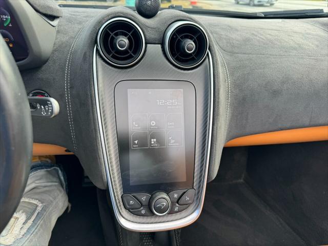 Photo of 2019 Off White / Black McLaren 570S