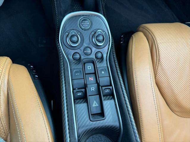 Photo of 2019 Off White / Black McLaren 570S