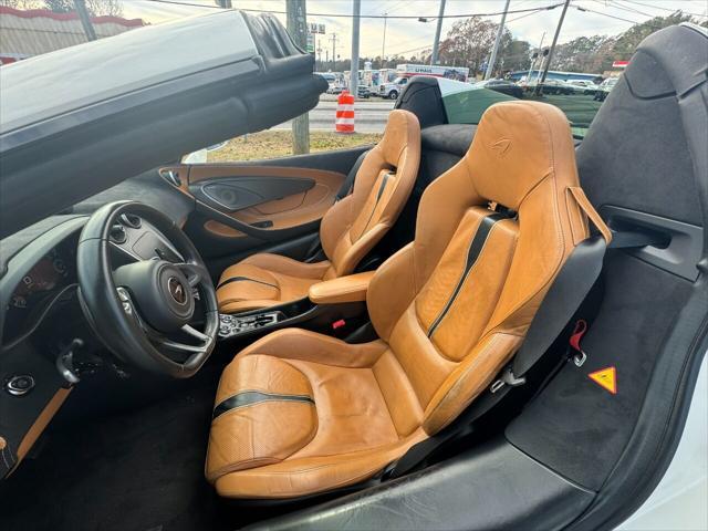Photo of 2019 Off White / Black McLaren 570S