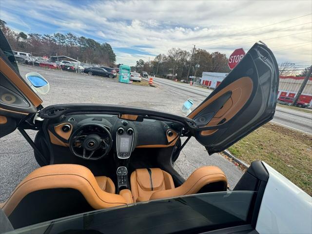 Photo of 2019 Off White / Black McLaren 570S