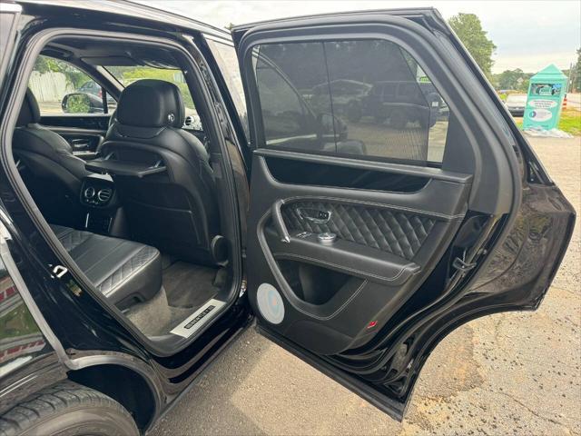 Photo of 2017 Black Bentley Bentayga