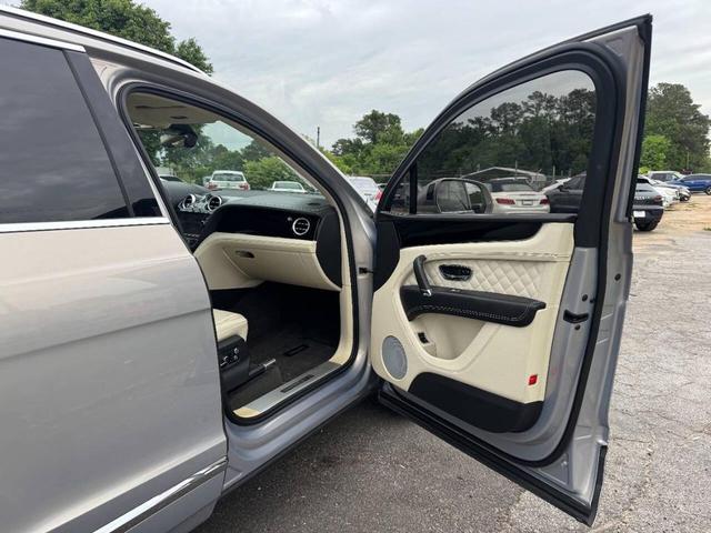 Photo of 2018 Silver Bentley Bentayga