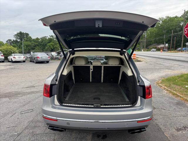 Photo of 2018 Silver Bentley Bentayga