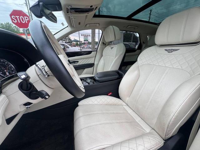 Photo of 2018 Silver Bentley Bentayga