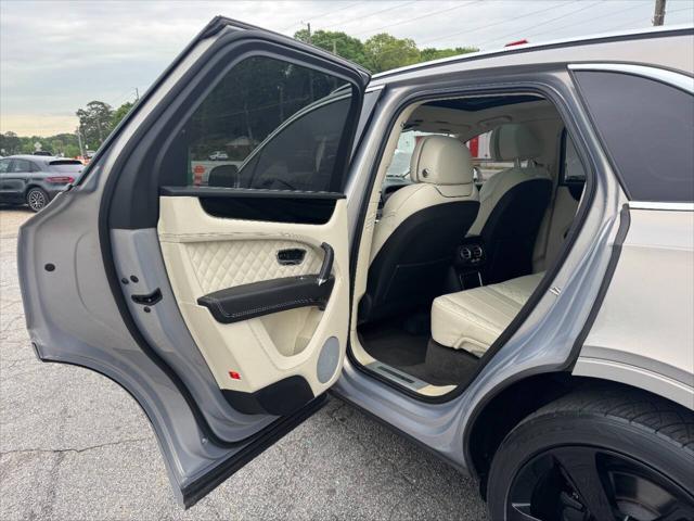 Photo of 2018 Silver Bentley Bentayga