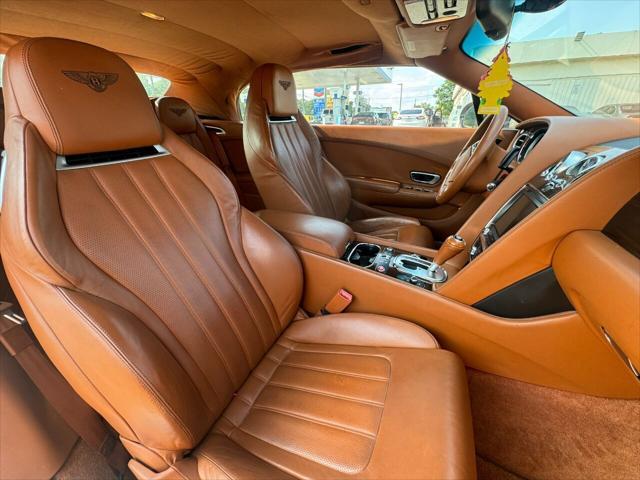 Photo of 2014 White / Burgundy Bentley Continental GT