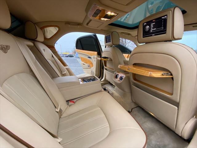 Photo of 2013 Champagne Bentley Mulsanne
