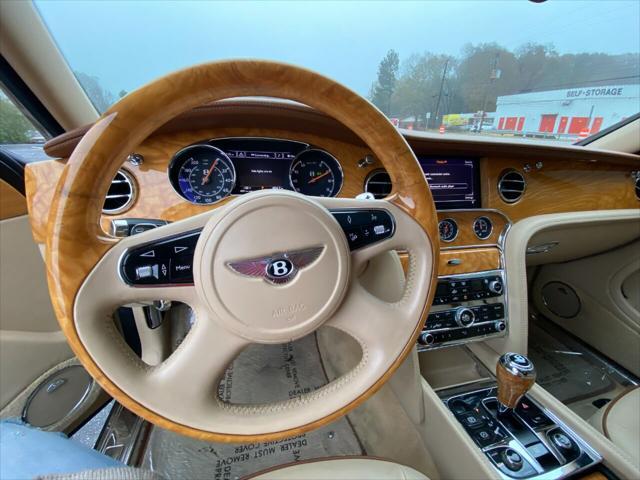 Photo of 2013 Champagne Bentley Mulsanne