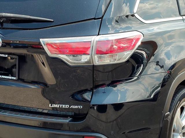 Photo of 2016 Midnight Black Metallic Toyota Highlander