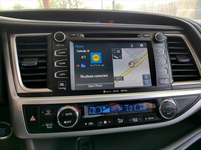 Photo of 2016 Midnight Black Metallic Toyota Highlander