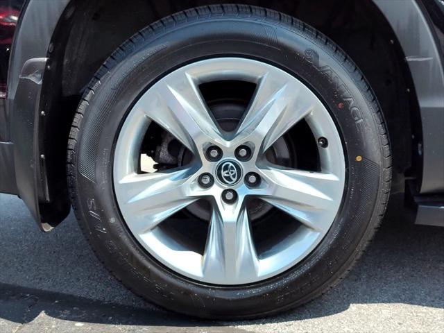 Photo of 2016 Midnight Black Metallic Toyota Highlander