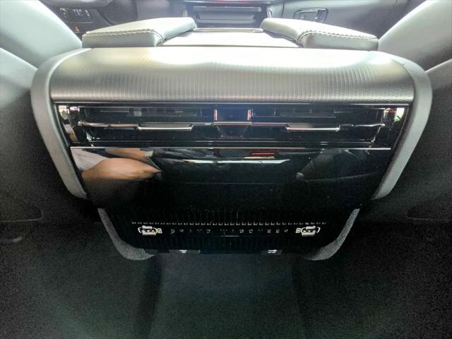 Photo of 2024 Diamond Black Crystal Pearlcoat Jeep Grand Wagoneer