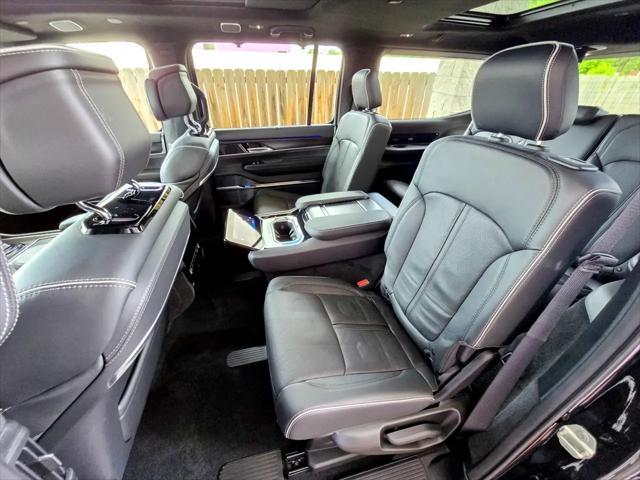 Photo of 2024 Diamond Black Crystal Pearlcoat Jeep Grand Wagoneer