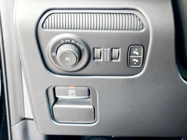 Photo of 2024 Diamond Black Crystal Pearlcoat Jeep Grand Wagoneer