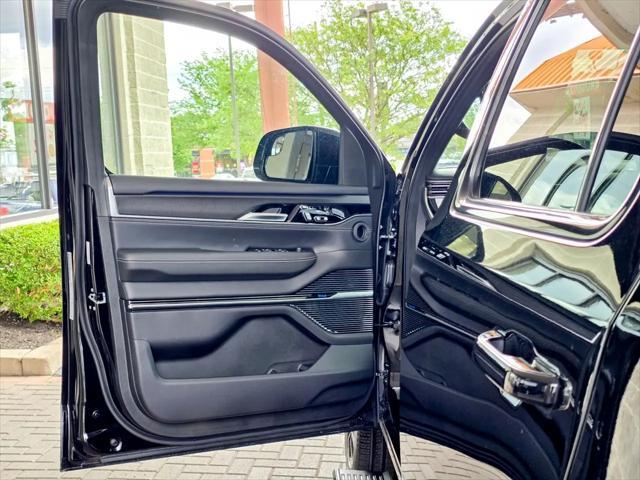 Photo of 2024 Diamond Black Crystal Pearlcoat Jeep Grand Wagoneer