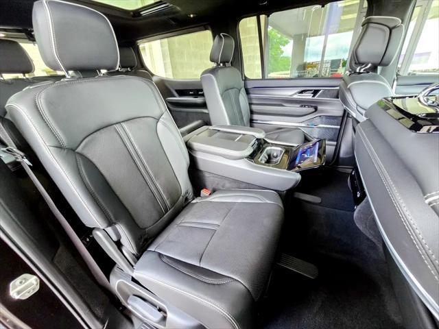 Photo of 2024 Diamond Black Crystal Pearlcoat Jeep Grand Wagoneer
