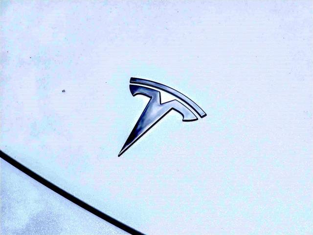 Photo of 2022 Pearl White Multi-Coat Tesla Model Y