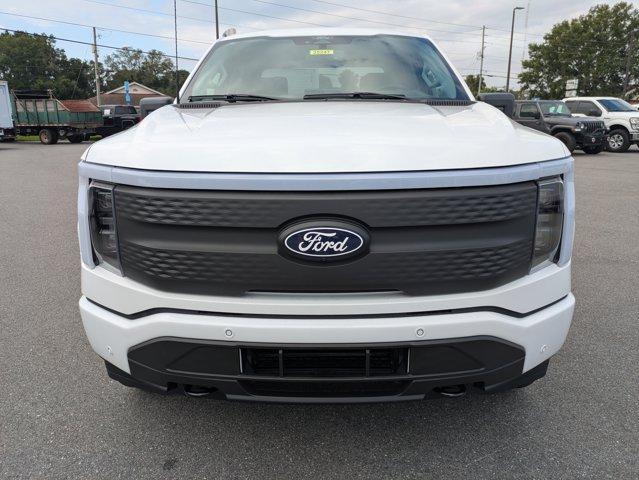 Photo of 2025 Oxford White Ford F-150 Lightning