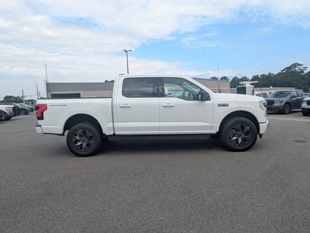 Photo of 2025 Oxford White Ford F-150 Lightning