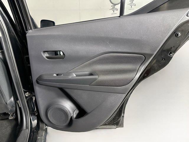 Photo of 2023 Super Black Nissan Kicks