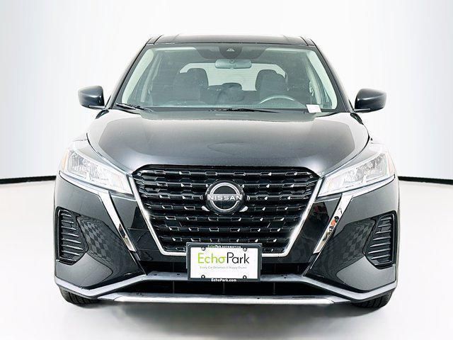 Photo of 2023 Super Black Nissan Kicks