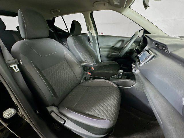 Photo of 2023 Super Black Nissan Kicks