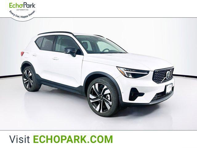 Photo of 2025 Crystal White Pearl Volvo XC40