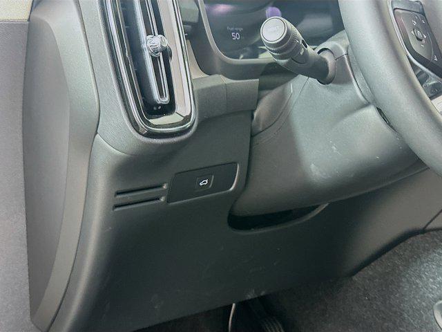 Photo of 2025 Crystal White Pearl Volvo XC40