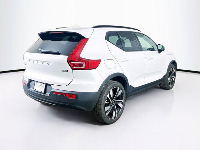 Photo of 2025 Crystal White Pearl Volvo XC40