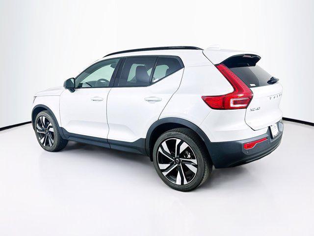 Photo of 2025 Crystal White Pearl Volvo XC40
