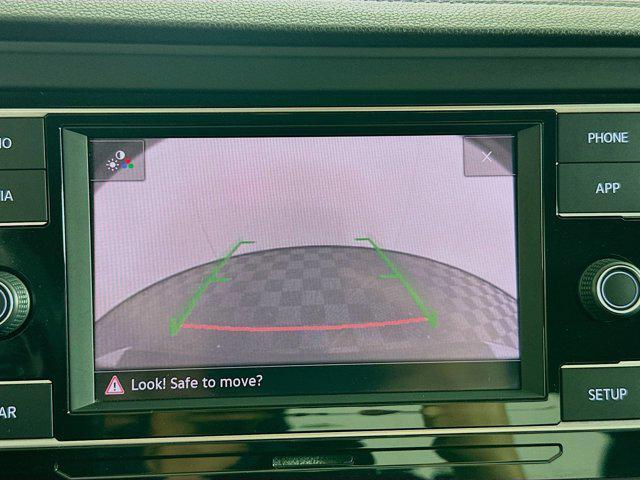 Photo of 2019 Platinum Gray Metallic Volkswagen Jetta