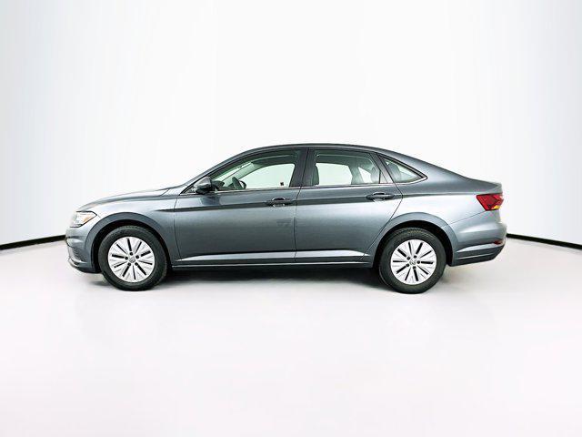 Photo of 2019 Platinum Gray Metallic Volkswagen Jetta
