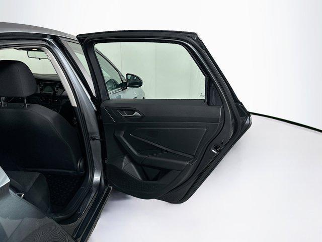 Photo of 2019 Platinum Gray Metallic Volkswagen Jetta